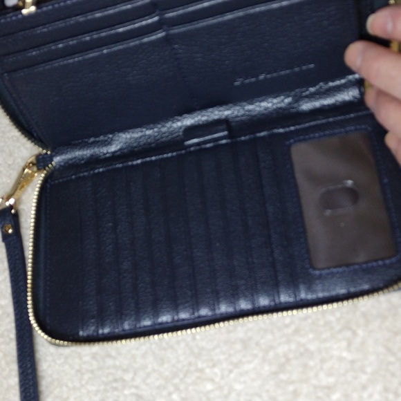 Chelmon blue leather wristlet with lots of card pockets. Mint condition - Picture 5 of 10
